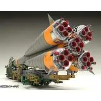 1/150 Scale Model Kit - Aircraft / Transporter & Soyuz Launch Vehicle