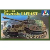 1/72 Scale Model Kit - Tank