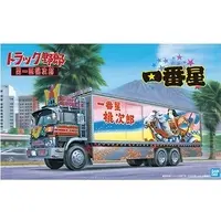 1/32 Scale Model Kit - Torakku Yaro (Truck Guys)