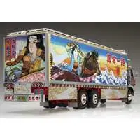 1/32 Scale Model Kit - Torakku Yaro (Truck Guys)