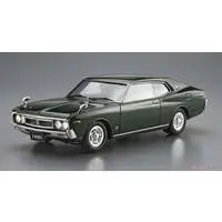 1/24 NISSAN KHC130 LAUREL HT 2000SGX '72 Model Kit