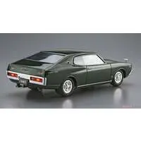 1/24 NISSAN KHC130 LAUREL HT 2000SGX '72 Model Kit