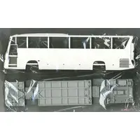1/32 Scale Model Kit - Isuzu