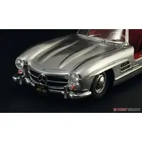 1/16 Scale Model Kit - Mercedes-Benz