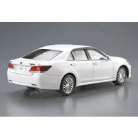 1/24 TOYOTA GRS210/AWS210 CROWN ROYALSALOON '15 Model Kit