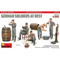 1/35 Scale Model Kit - People/Animals