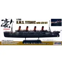 1/700 Scale Model Kit - Ocean liner / Titanic