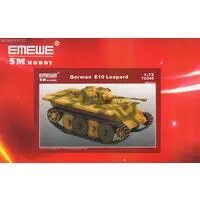 1/72 Scale Model Kit - Tank