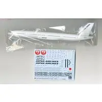 1/200 Scale Model Kit - Japan Airlines / Boeing 777-300