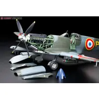 1/32 Scale Model Kit - Focke-Wulf / Supermarine Spitfire
