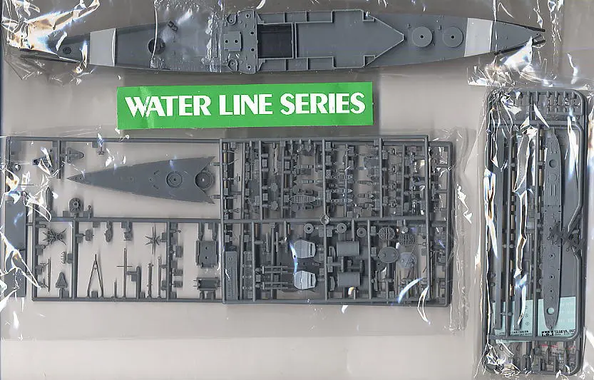 1/700 SCALE BRITISH BATTLE CRUISER HOOD & E CLASS DESTROYER (BATTLE OF THE DENMARK STRAIT) Model Kit