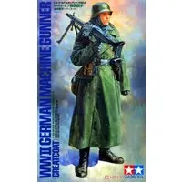 1/16 SCALE WWII GERMAN MACHINE GUNNER (GREATCOAT) Model Kit