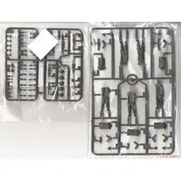 1/35 SCALE JGSDF IRAQ HUMANITARIAN ASSISTANCE TEAM Model Kit