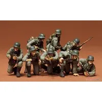 1/35 SCALE German Panzer Grenadiers Model Kit