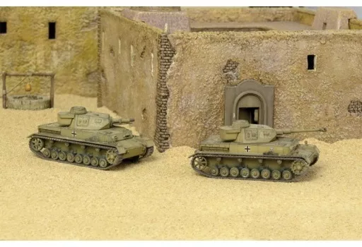 1/72 Scale Model Kit - Tank