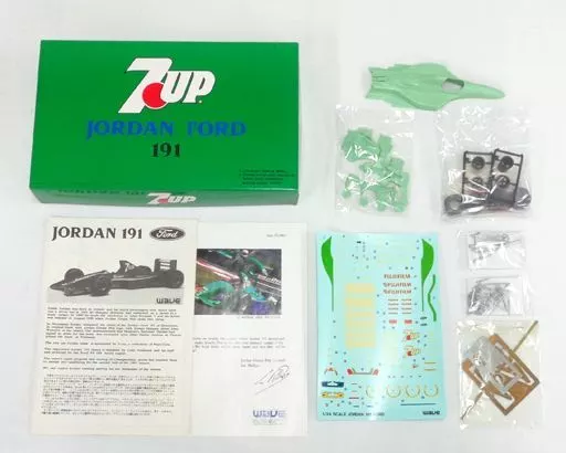 1/24 Scale Model Kit - Ford