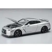 1/24 Scale Model Kit - NISSAN