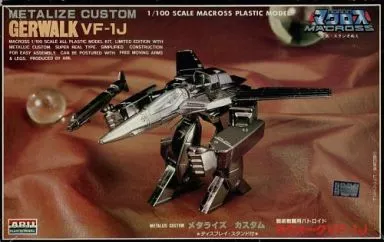 1/100 Scale Model Kit - Super Dimension Fortress Macross