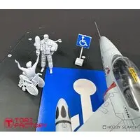 1/35 Scale Model Kit - Hot Shots!