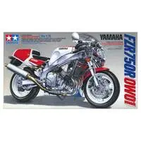 1/12 SCALE YAMAHA FZR750R (OW01) Model Kit
