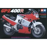 1/12 SCALE KAWASAKI GPZ400R Model Kit