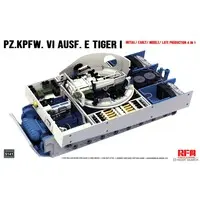 1/35 Scale Model Kit - Tank