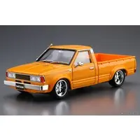 1/24 DATSUN TRUCK CUSTOM '82 (NISSAN) Model Kit