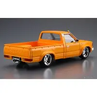 1/24 DATSUN TRUCK CUSTOM '82 (NISSAN) Model Kit