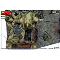 1/35 Scale Model Kit - Tank