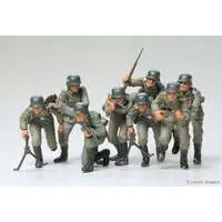 1/35 SCALE GER. ASSAULT TROOPS Model Kit