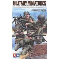 1/35 SCALE GERMAN MACHINE GUN TEAM  (MID-WWII) Model Kit