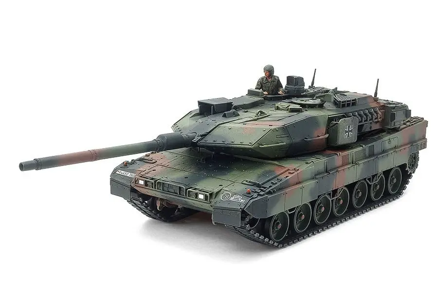 1/48 Scale Model Kit - TAMIYA Military Miniature Series / Leopard 2