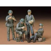 1/35 SCALE GERMAN SOLDIERS AT REST Model Kit