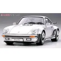 1/24 SCALE PORSCHE 911 TURBO '88 Model Kit