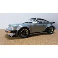 1/24 SCALE PORSCHE 911 TURBO '88 Model Kit