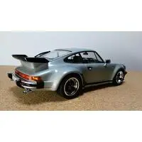 1/24 SCALE PORSCHE 911 TURBO '88 Model Kit