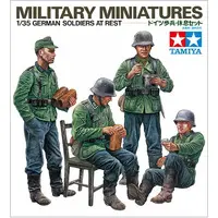 1/35 SCALE GERMAN SOLDIERS AT REST Model Kit