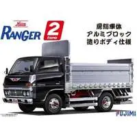 1/32 Scale Model Kit - Vehicle