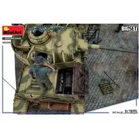 1/35 Scale Model Kit - Tank