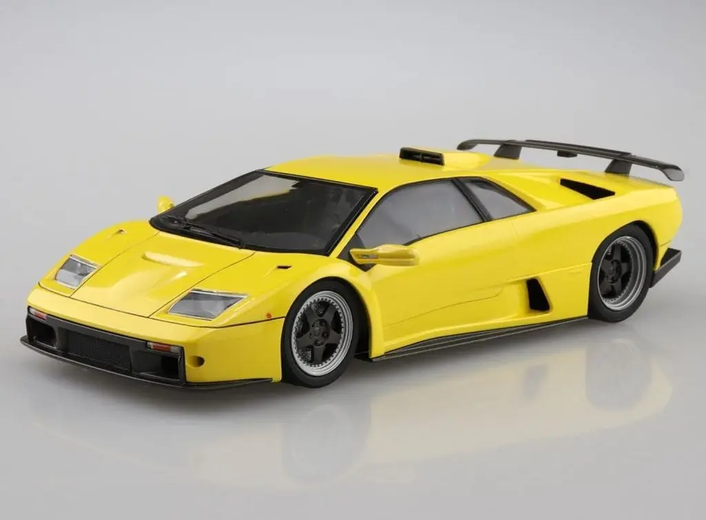 1/24 Scale Model Kit - Lamborghini / Countach