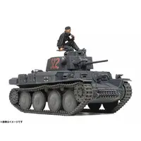 1/35 SCALE GERMAN LIGHT TANK PANZERKAMPFWAGEN 38(t) Ausf.E/F Model Kit