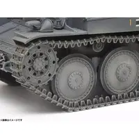 1/35 SCALE GERMAN LIGHT TANK PANZERKAMPFWAGEN 38(t) Ausf.E/F Model Kit