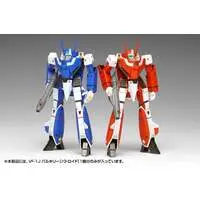 1/100 Scale Model Kit - Super Dimension Fortress Macross / VF-1J Valkyrie & Ichijo Hikaru