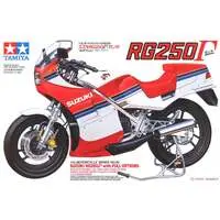 1/12 SCALE SUZUKI RG250Γ with FULL OPTIONS Model Kit