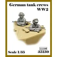 1/35 Scale Model Kit - People/Animals / Tank Crew & Brummbär