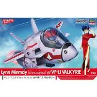 1/24 Scale Model Kit - Super Dimension Fortress Macross / VF-1J Valkyrie & Lynn Minmay
